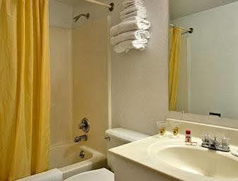 Super 8 By Wyndham Carbondale Motel Екстериор снимка